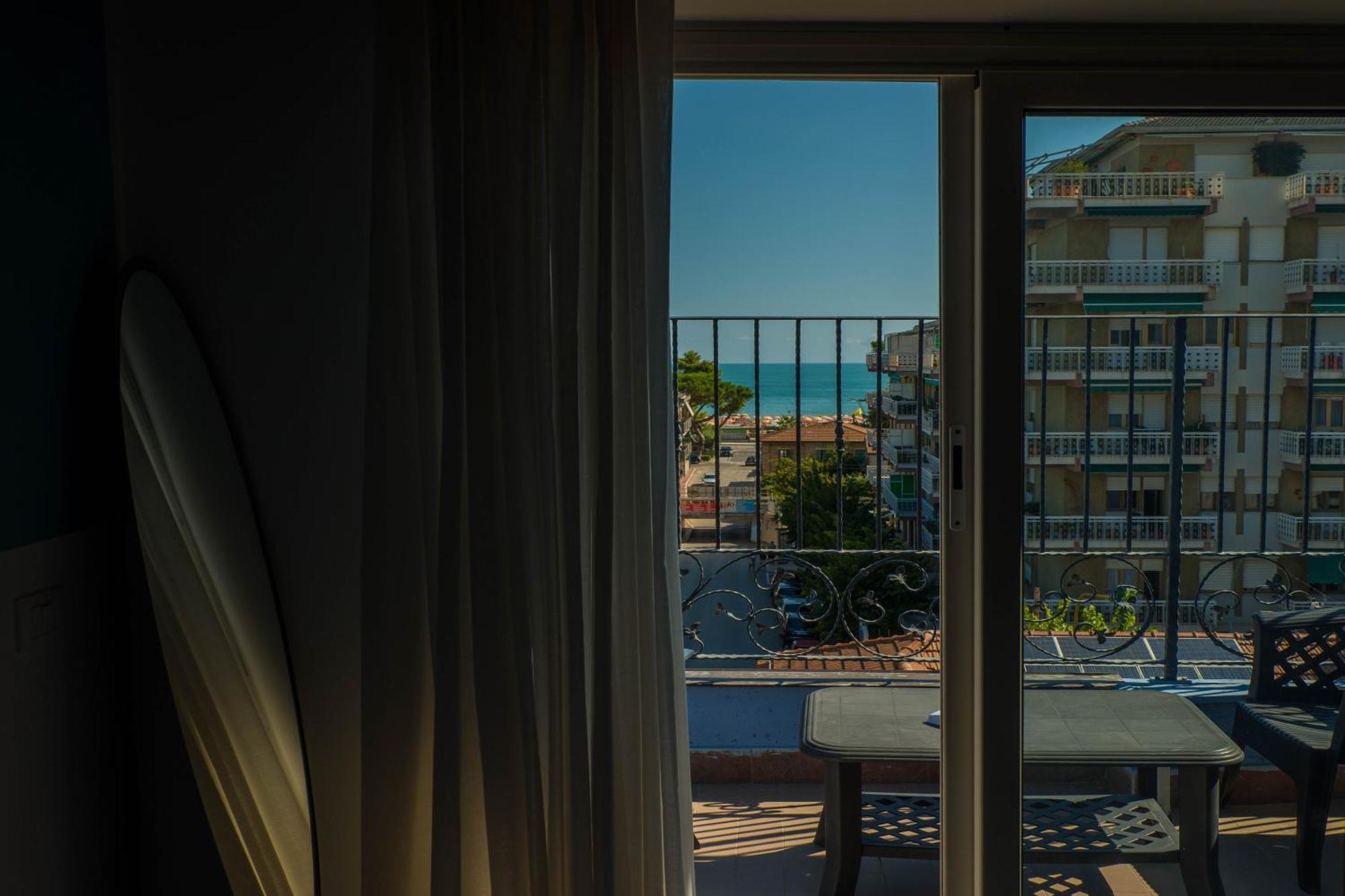 Hotel Albatros Roseto Degli Abruzzi Eksteriør billede