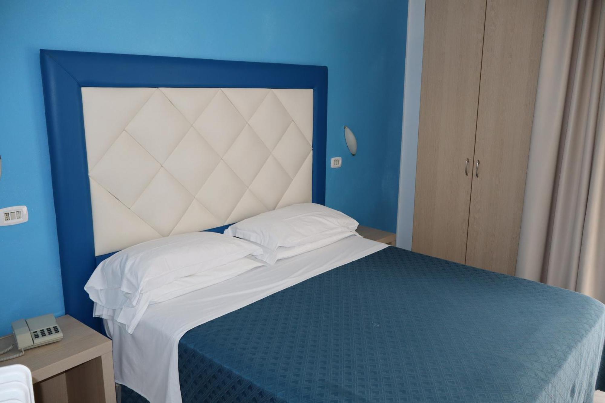 Hotel Albatros Roseto Degli Abruzzi Eksteriør billede